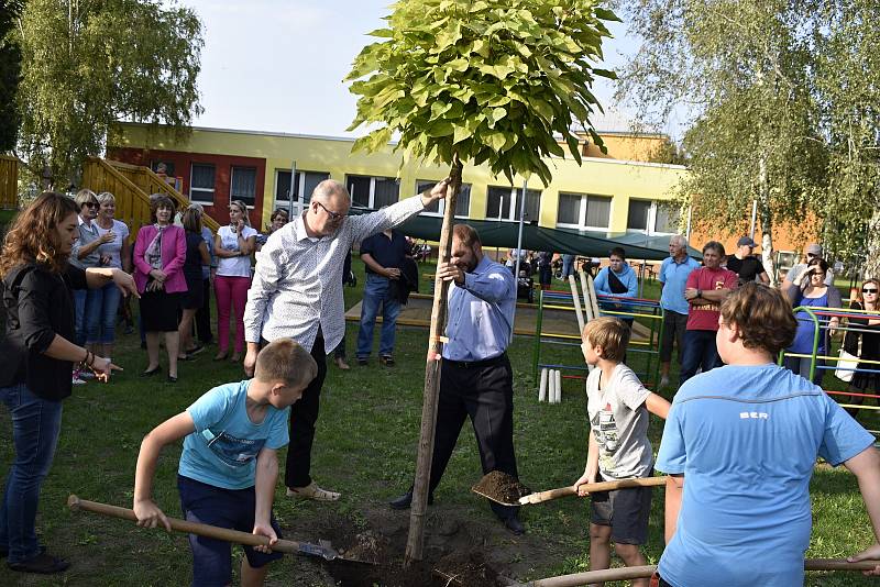 Ve Vrchoslavicích se ve čtvrtek otevřelo nové dopravní a dětské hřiště. 24.9. 2020