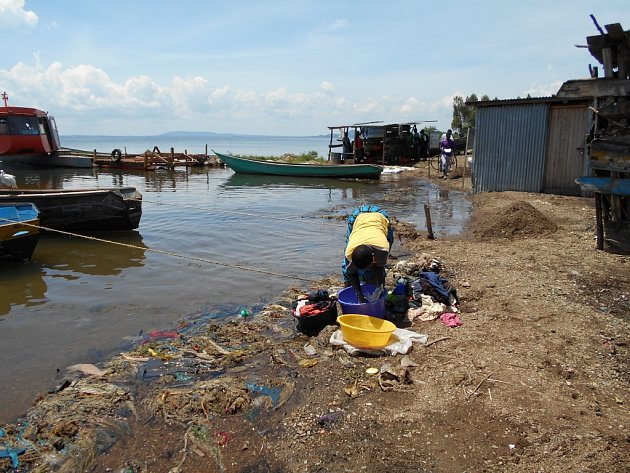 Viktoriino jezero neslouží jen k chytání ryb, ale i k praní prádla