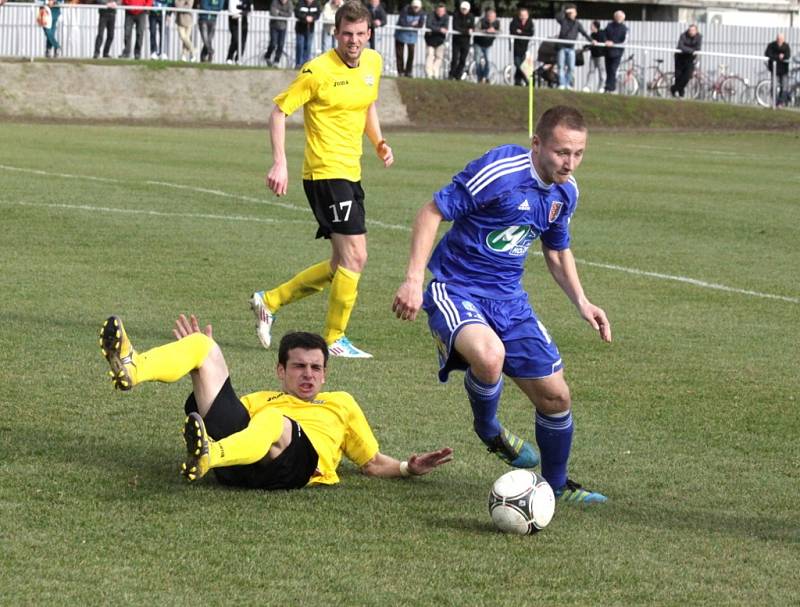 1. SK Prostějov zvládl první letošní domácí duel na výbornou. Silný Hlučín porazil 2:1 a získal tak dalš tři důležité body. Hrdinou zápasu se stal Tomáš kzár, který dokázal celé klání rozhodnout.