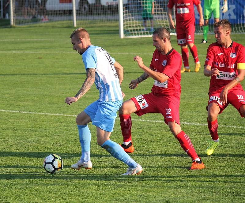 Fotbalisté Prostějova (v modrém) doma zdolali lídra soutěže