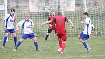 Šlágr III. třídy mezi Plumlovem (bílí) a Kostelcem na Hané musely rozhodnout penalty.