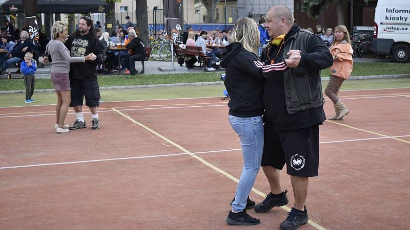 Rockový večer v prostějovské zahradní restauraci U Rockyho