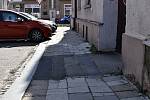 Město vyčlenilo částku 3 miliony korun na opravy chodníků v šesti ulicích. Novou dlažbu dostane i Nerudova ulice.   5.3. 2020