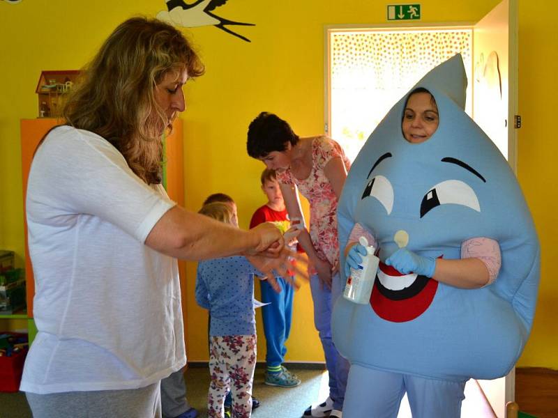 Děti v mateřské škole ve Víceměřicích se učily správnou hygienu rukou