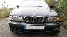 Tímto BMW ujížděl mladík před policejní hlídkou