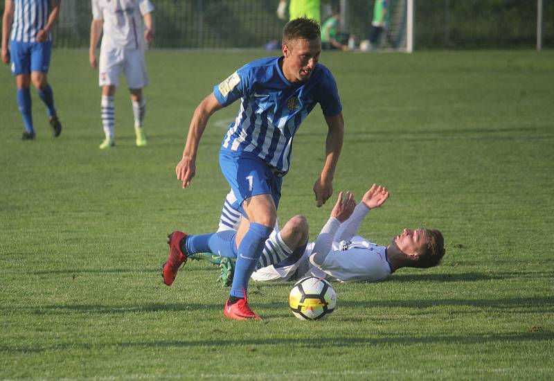 Fotbalisté Prostějova (v modrém) doma podlehli Líšni 2:6