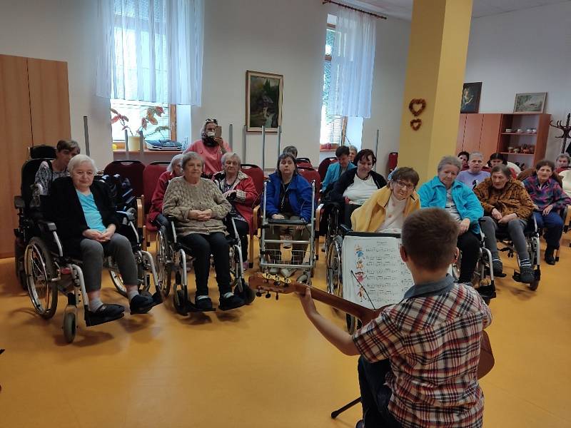 Žáci prostějovské Zušky přinesli svým koncertem jaro do Centra sociálních služeb. 25.3. 2022. Foto: Ivana Dočkalová se svolením