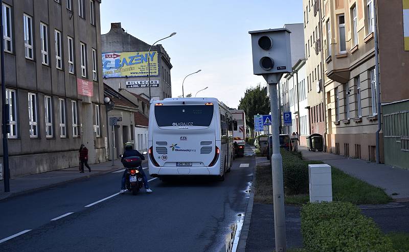 Prostějovské řidiče hlídají od začátku září tři měřící zařízení. Instalovány jsou v Brněnské, Dolní a Olomoucké ulici. Olomoucká ulice. 22.9. 2021