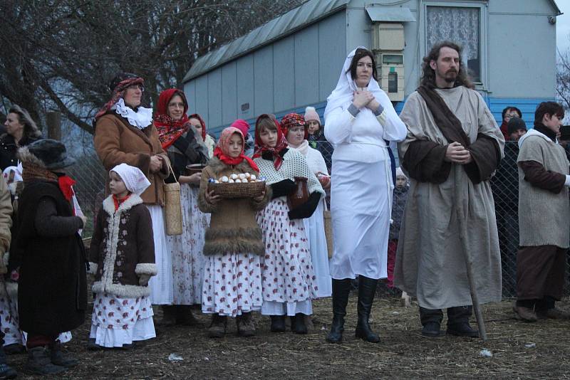 Živý betlém na Zlaté farmě s prohlídkami hospodářství i řemeslníky.