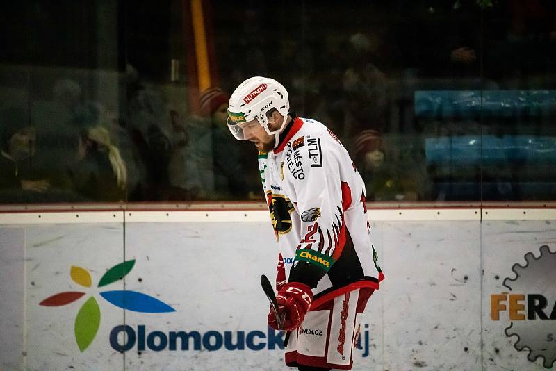 Hokejisté Prostějova (v bílém) podlehli Kladnu 2:3.