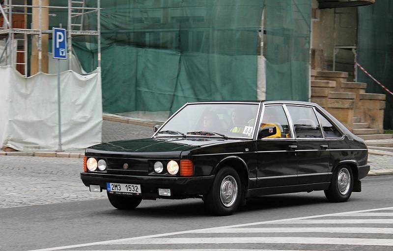 Historické motorky a auta projížděly Prostějovem. 12.5. 2019