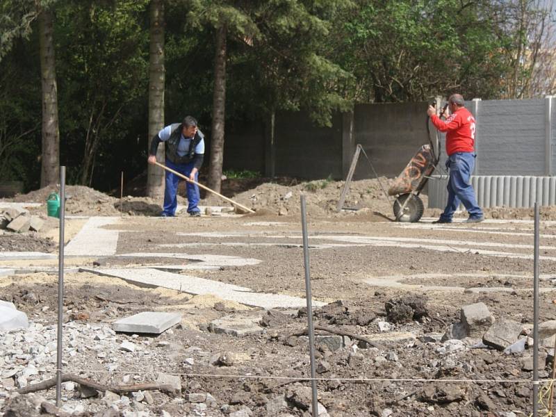 Rozšiřování botanické zahrady směrem k bývalým kasárnám v Jezdecké ulici v Prostějově – 9. dubna 2014