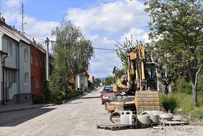 Práce na rekonstrukci Vrahovické ulice v Prostějově. 28. 5. 2021