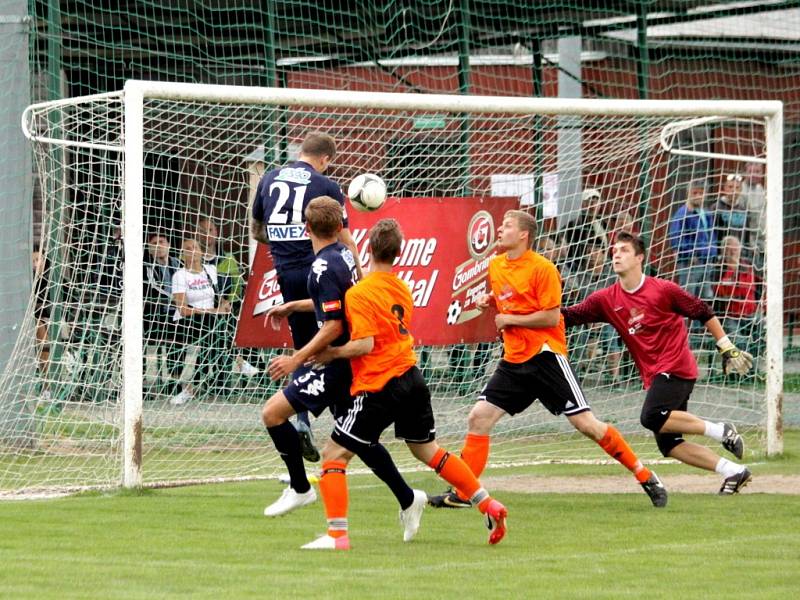 Akce Kopeme za fotbal dorazila také do Čechovic a s ní mužstvo 1. FC Slovácko. Místní borci na prvoligový tým nestačili a po devadesáti minutách padli 0:14, přesto si duel náramně užili.