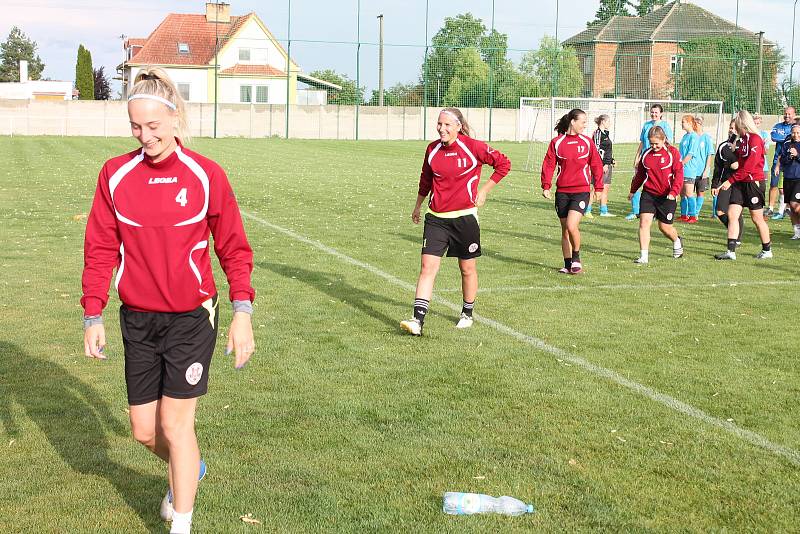 V sobotu se v Kostelci na Hané uskutečnil 8. ročník ženského fotbalového turnaje Hanácká kopačka