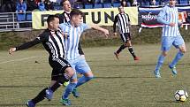 Fotbalisté Prostějova (ve světlém) prohráli s Českými Budějovicemi 0:1.