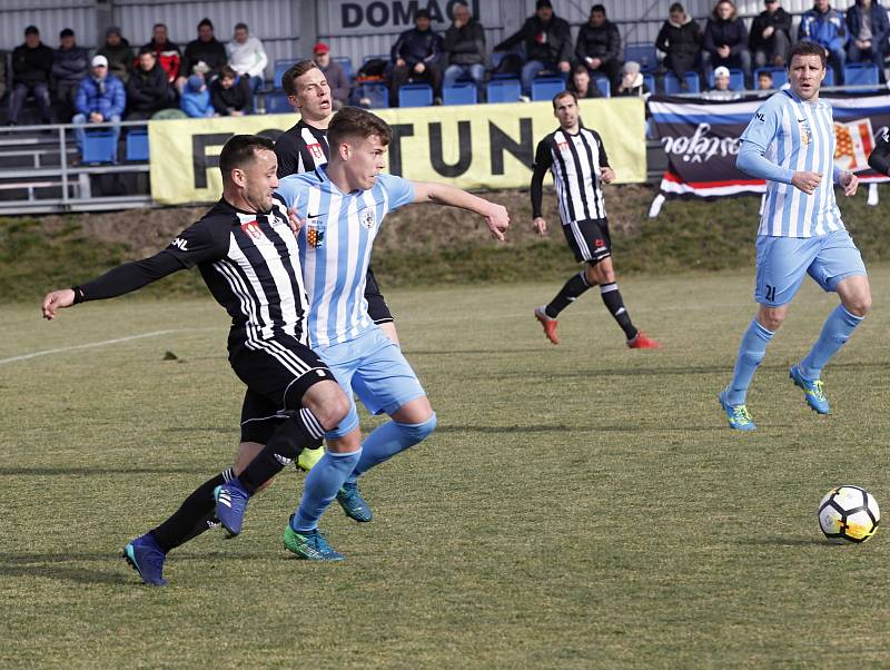 Fotbalisté Prostějova (ve světlém) prohráli s Českými Budějovicemi 0:1.