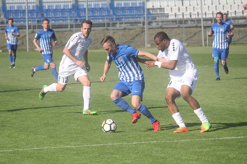 Fotbalisté Prostějova (v modrém) porazili Vyškov 2:1