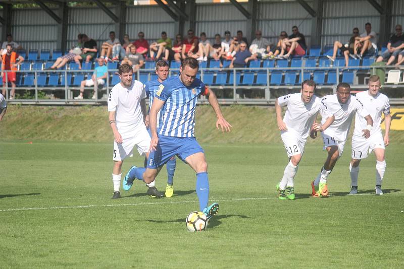 Fotbalisté Prostějova (v modrém) porazili Vyškov 2:1