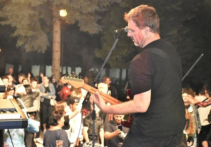 Tradiční rocková párty v konickém Zámeckém parku bavila až do ranních hodin. 17.6. 2022