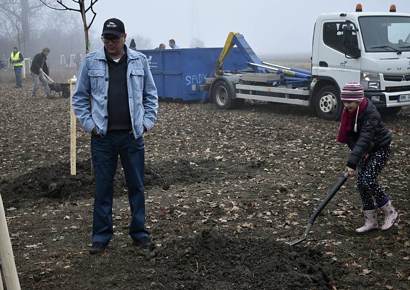 Východní část Prostějova, takzvaný cvikl v Čechůvkách, se stal místem kde se premiérově uskutečnila komunitní výsadba stromů. 13.11. 2021