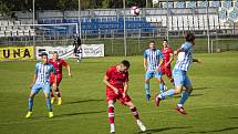 Fotbalisté Prostějova (v bílo-modrém) prohráli s Líšní 0:1.