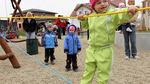 Otevírání dětského hřiště v Olšanech
