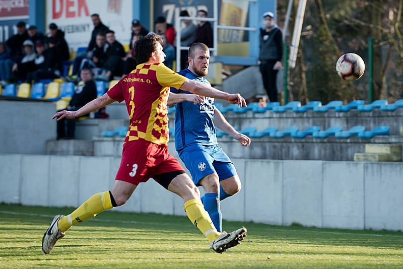 Fotbalisté FK Kozlovice (v nových modrých dresech) proti 1. BFK Frýdlant nad Ostravicí.