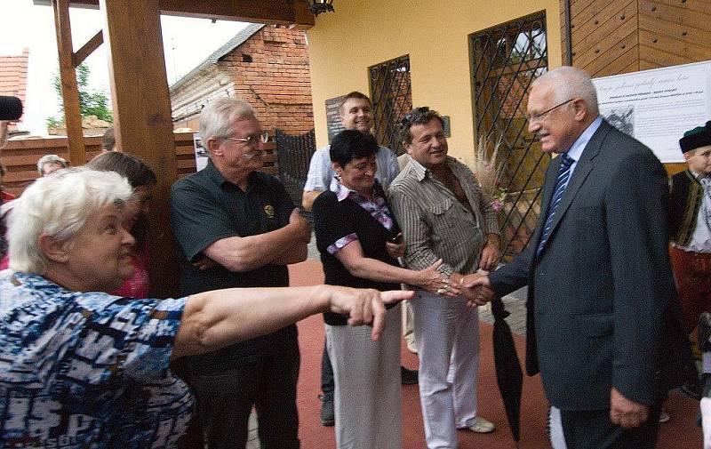 Prezidentský pár v Muzeu kočárů v Čechách pod Kosířem