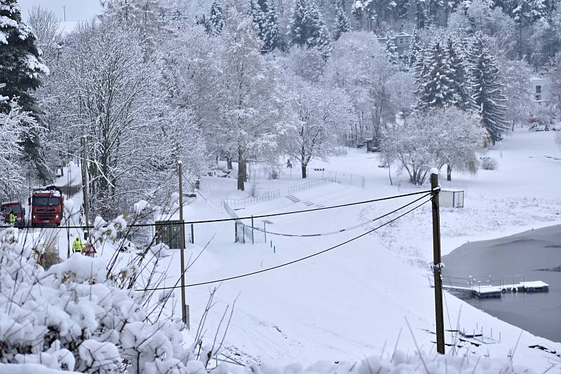 Úchvatné scenérie nabízí zasněžené okolí plumlovské přehrady. 10.12. 2021