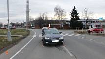Následky střetu auta s chodcem v Kojetínské ulici v Prostějově