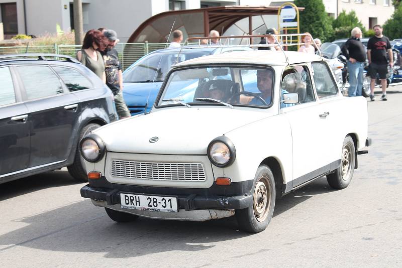 Přehlídka historických motorových vozidel v rámci soutěžní přehlídky Rallye na pohodu - z lázní do lázní. 18.8. 2019