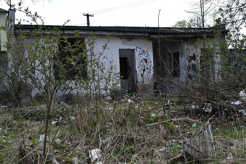 Chátrající stadion ve Sportovní ulici v Prostějově. 25. 4. 2022