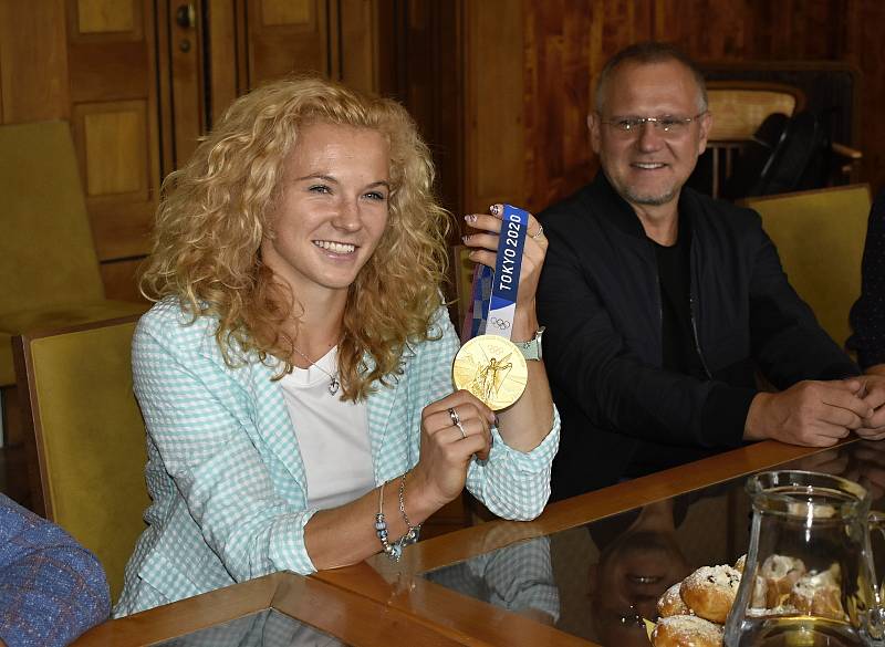 Prostějovský primátor František Jura přijal olympijskou vítězku v tenisu Kateřinu Siniakovou. 16.9. 2021