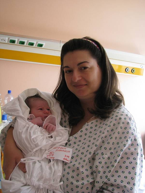 Michaela Königová s maminkou Hanou, Prostějov, narozena 1. října, 48 cm, 3500 g
