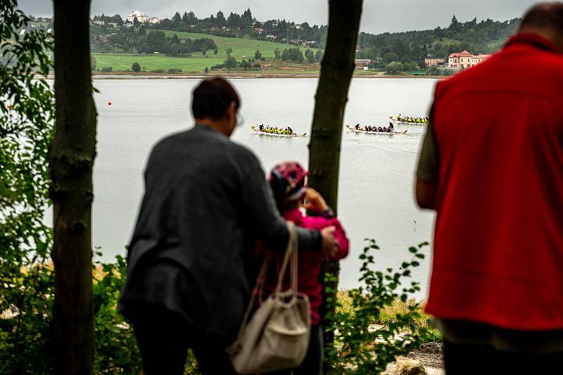 Závody dračích lodí Plumlovský drak. 28. srpna 2021.