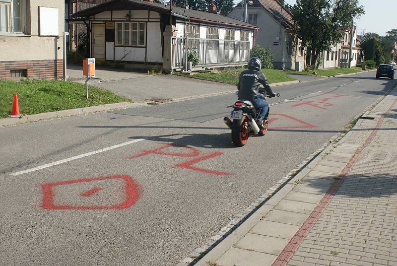 Řádění sprejera v Ohrozimské ulici v Plumlově