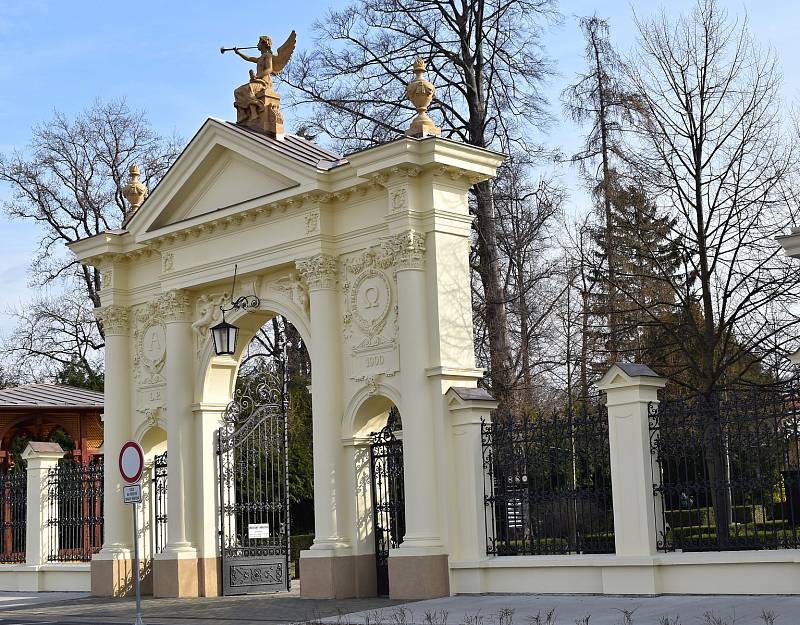 Zrekonstruovaná brána Městského hřbitova v Prostějově se stala památkou roku Olomouckého kraje.