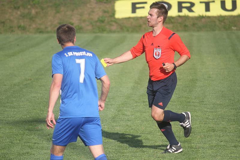 Fotbalisté Prostějova (v modrém) doma podlehli Líšni 2:6