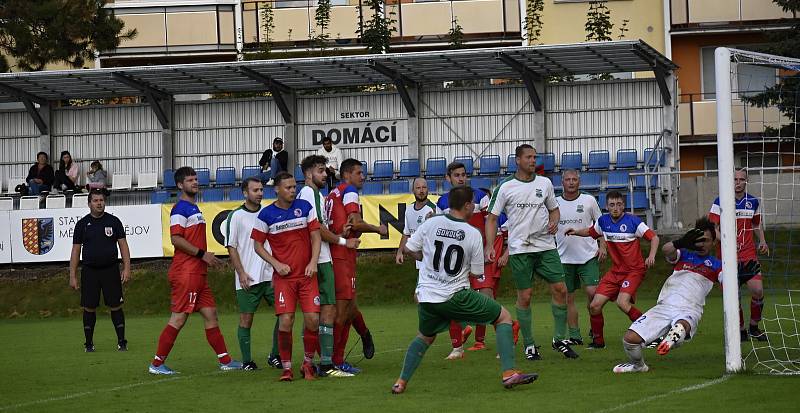 Prostějovská Haná (v bílém) zdolala v domácím prostředí Slovan Černovír 4:1. 28.8. 2021