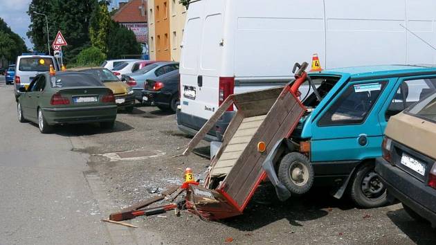 Nehoda mladíka v BMW v Okružní ulici v Prostějově