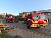 Hasiči odstraňují následky exploze domu v Olšanech u Prostějova, 20.7.2022
