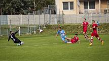 Fotbalisté Prostějova (v bílo-modrém) prohráli s Líšní 0:1.