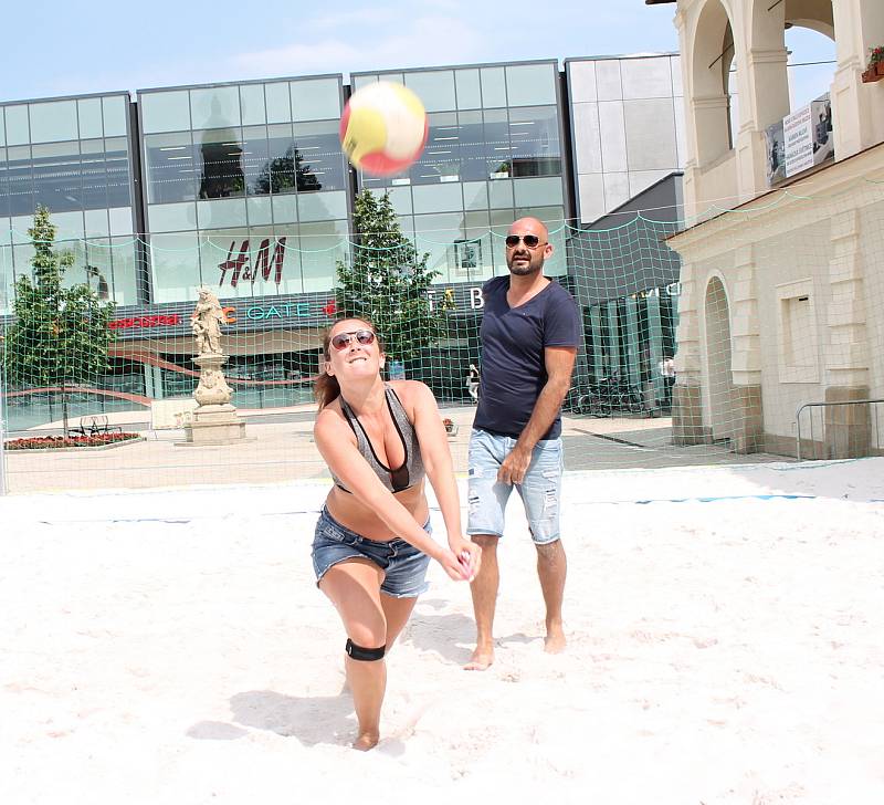 Beach volejbalový turnaj facebookové skupiny Prostějov bez cenzury. 9.6. 2019