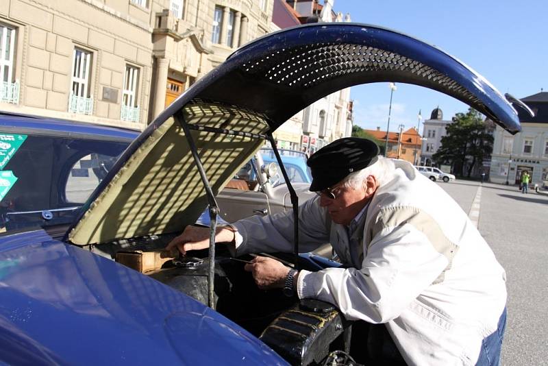 Setkání veteránistů s historickými vozidly v Prostějově