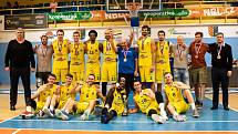 BK Olomoucko (ve žlutém) porazilo Svitavy 100:88 a získalo ligový bronz.