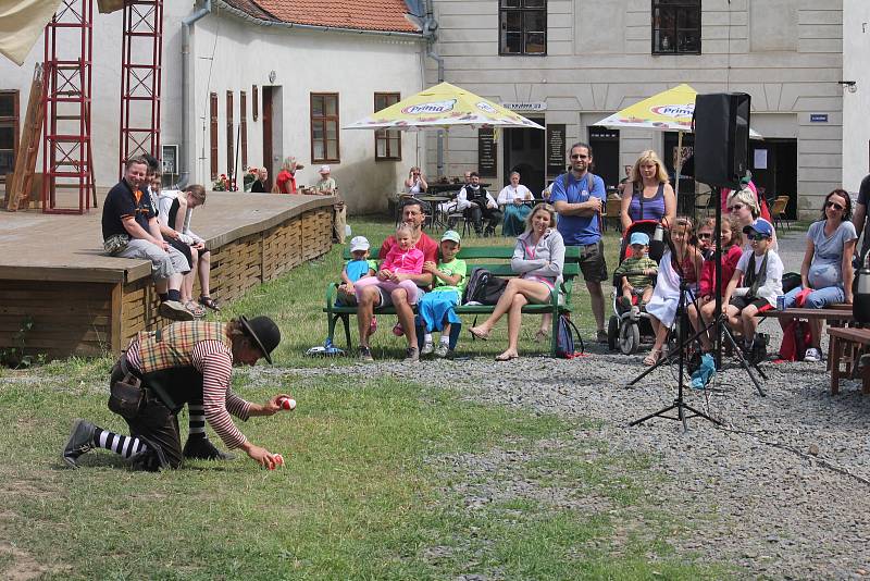 Historická akce Útrapy války na plumlovském zámku