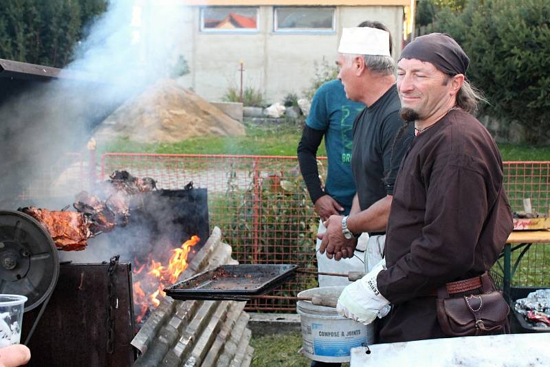 Středověká veselice. Ochozské hody ve znamení jídla, pití a zábavy.