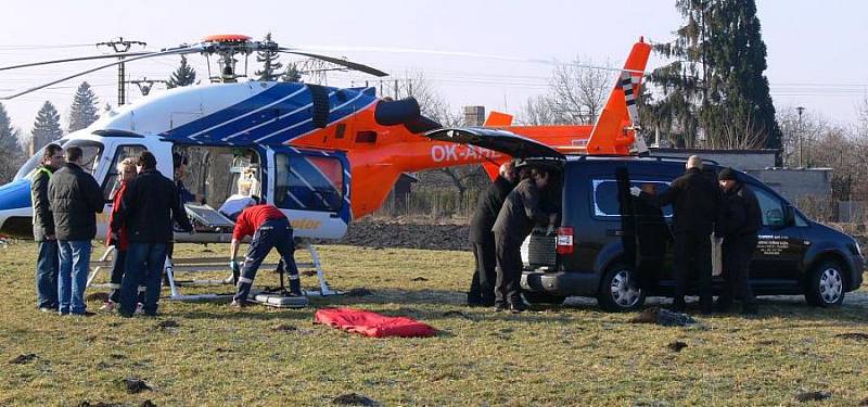 Dopravu v centru Prostějova, kudy projížděly automobily z uzavřené dálnice, pomáhali řídit strážníci prostějovské Městské policie.  