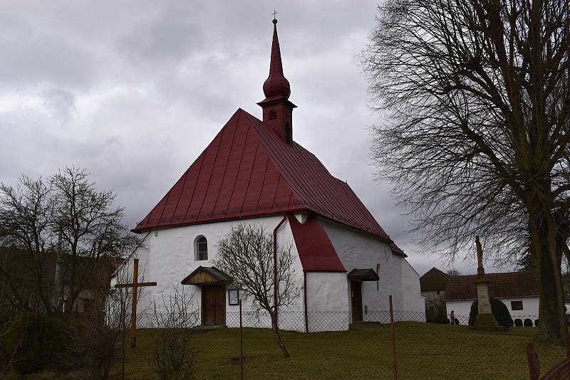 Stínava je malou obcí u hlavní silnice 150 směrem na Protivanov.